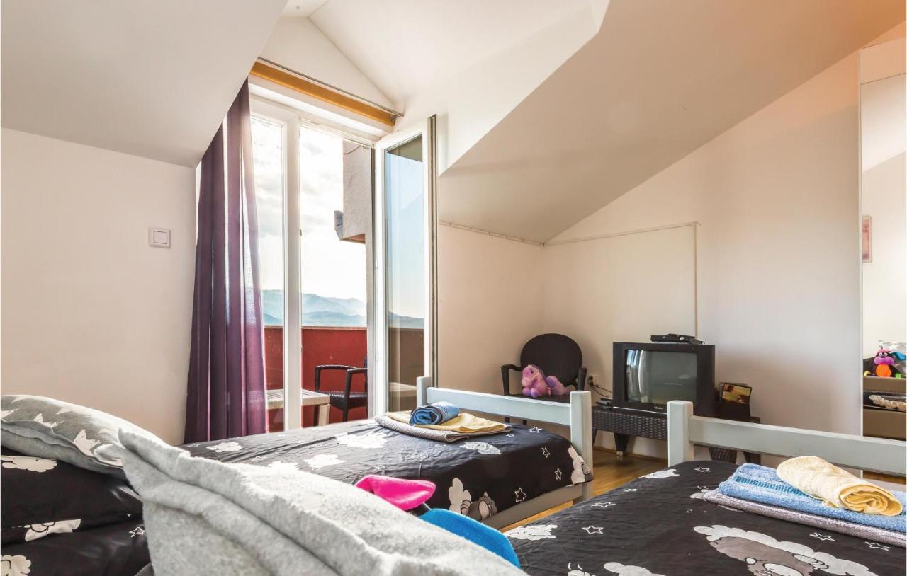Lovely Apartment In Ugljane With Kitchen エクステリア 写真