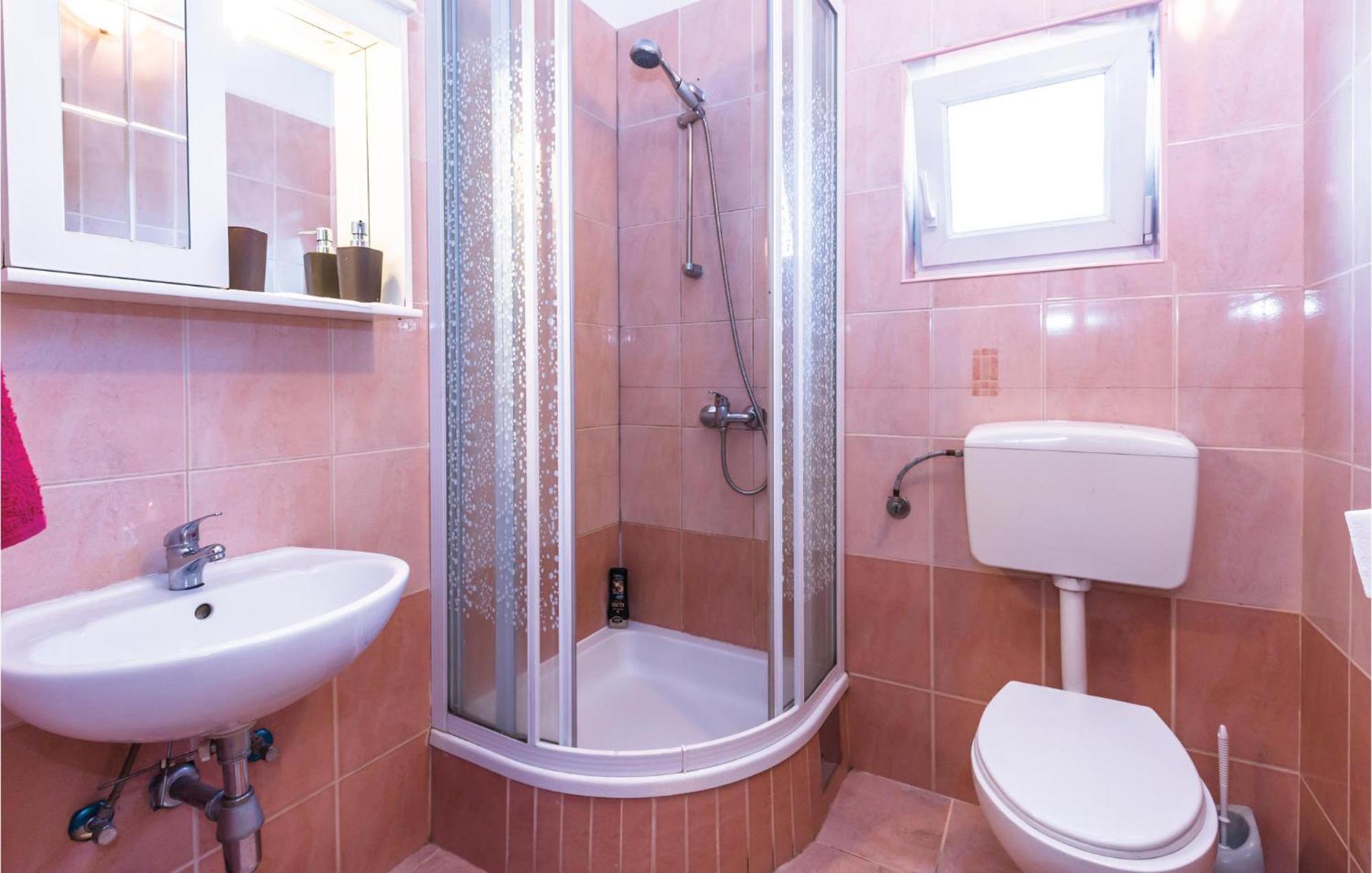 Lovely Apartment In Ugljane With Kitchen エクステリア 写真