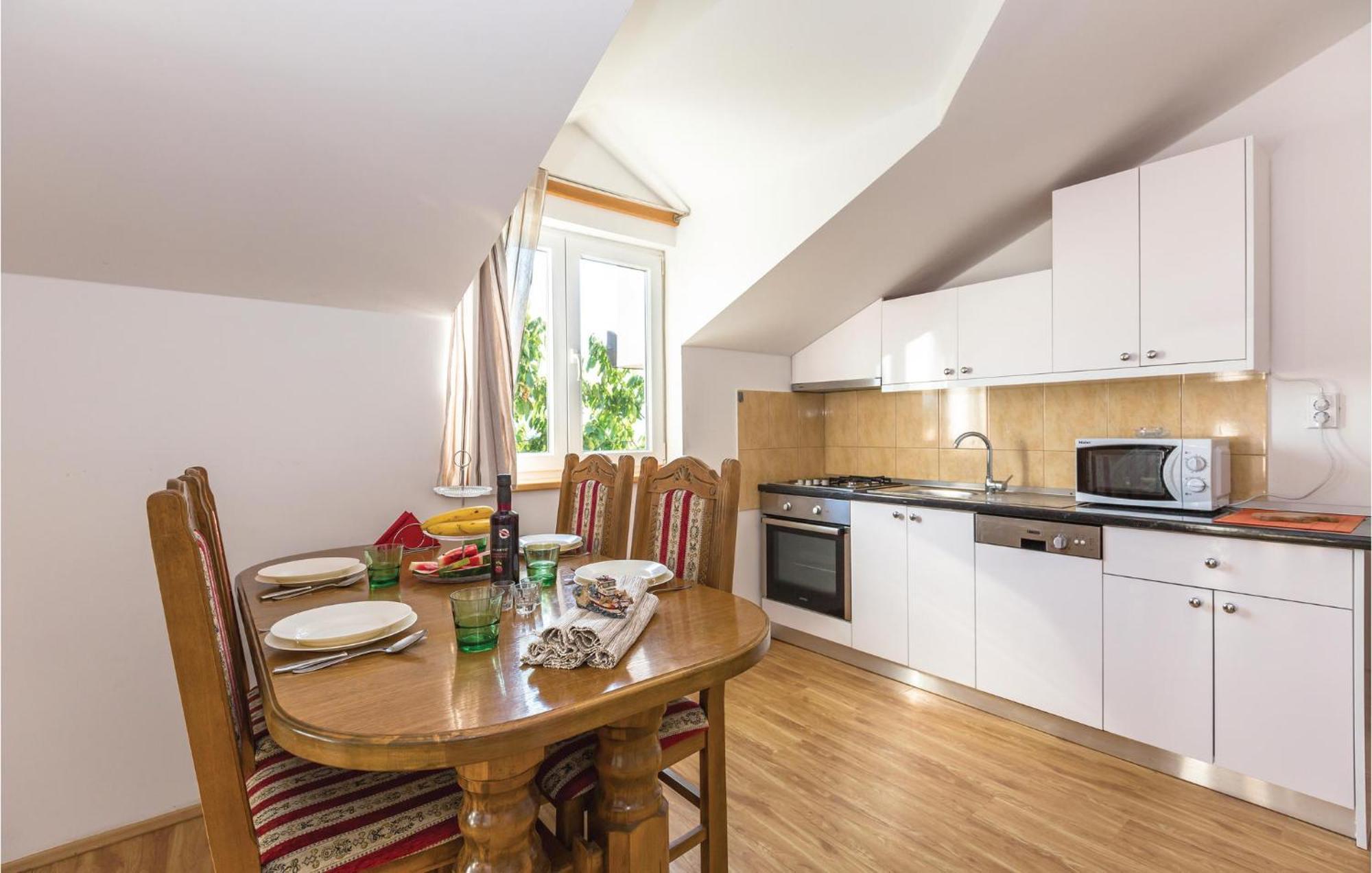 Lovely Apartment In Ugljane With Kitchen エクステリア 写真